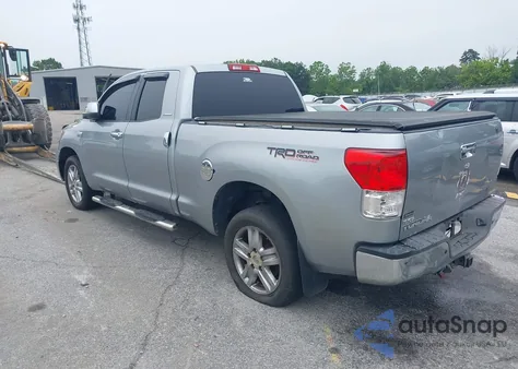 2010 Toyota Tundra Limited 5.7L V8 z USA, uszkodzony, nr VIN 5TFSY5F13AX094950